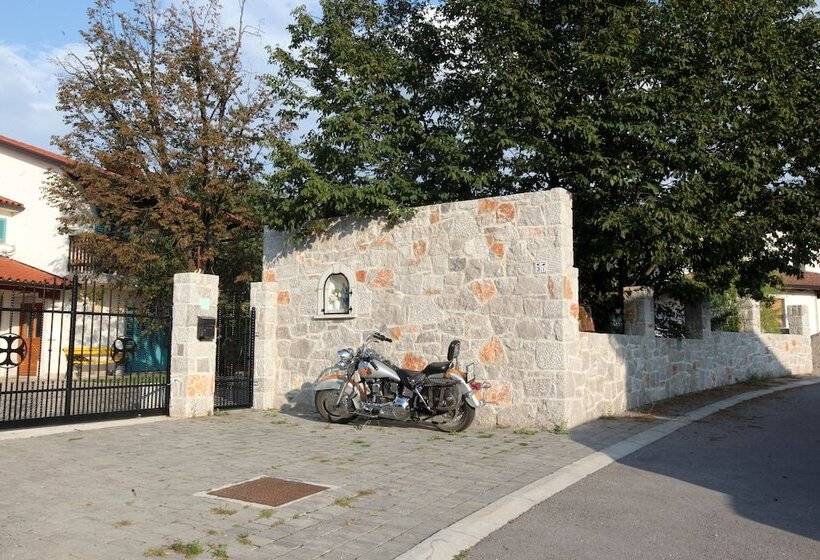 پانسیون Villa Salamander