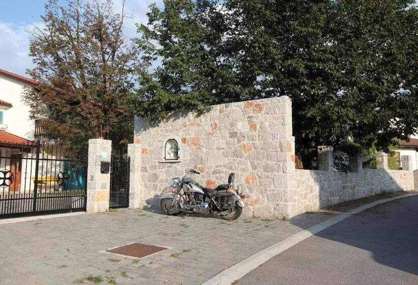 پانسیون Villa Salamander