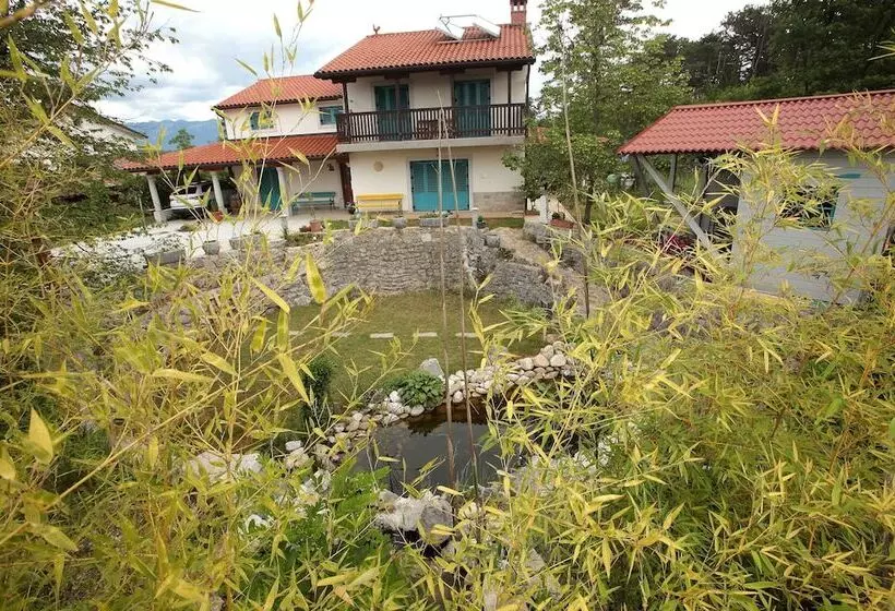 پانسیون Villa Salamander