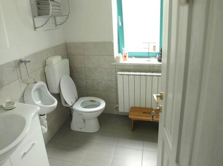 پانسیون Villa Salamander