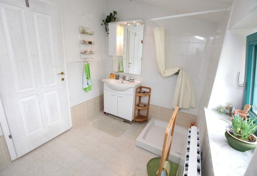 پانسیون Villa Salamander