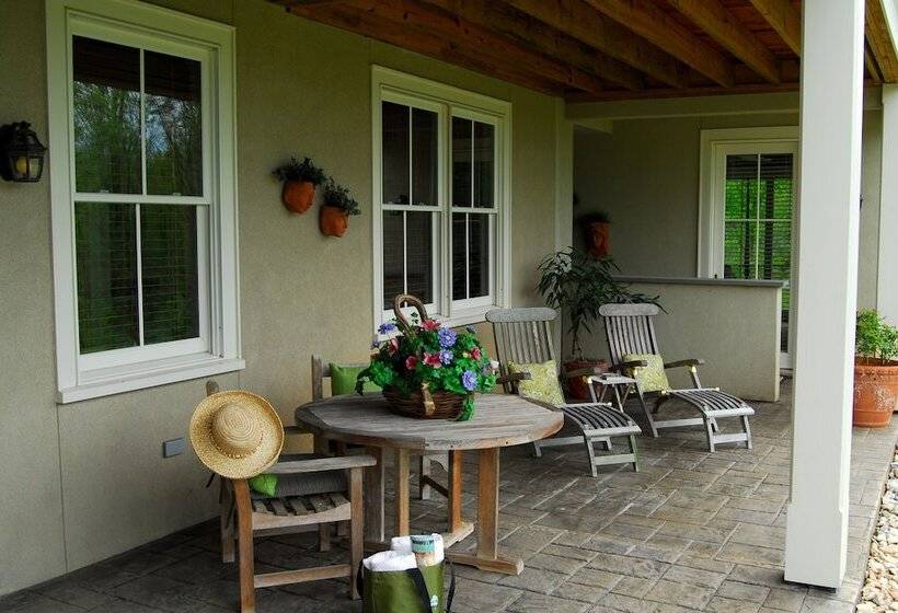 مبيت وإفطار Cedar Spring Inn & Spa