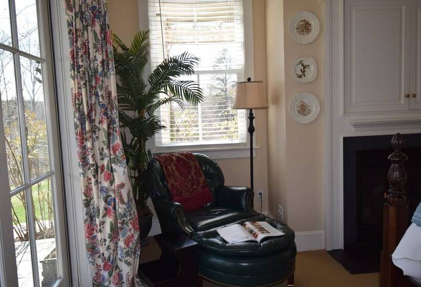 مبيت وإفطار Cedar Spring Inn & Spa