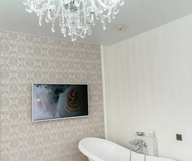 تختخواب و صبحانه Royal Hall