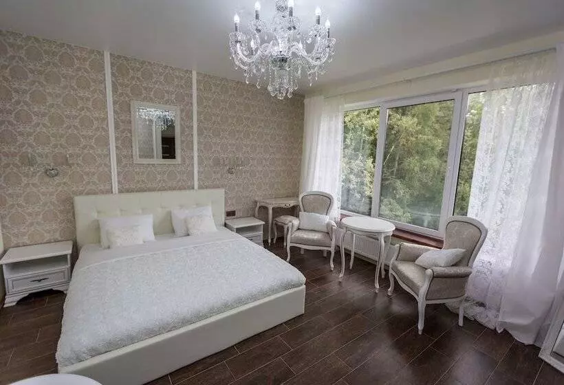 تختخواب و صبحانه Royal Hall