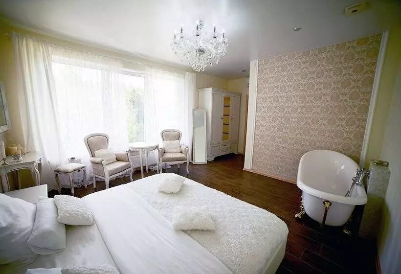 تختخواب و صبحانه Royal Hall