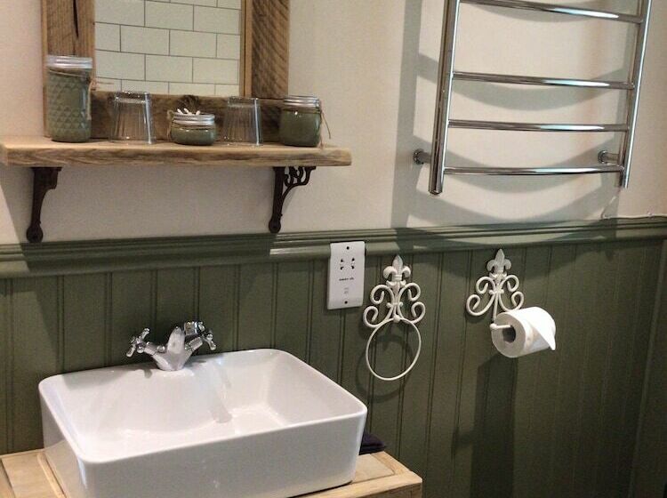 Bridgend House B & B