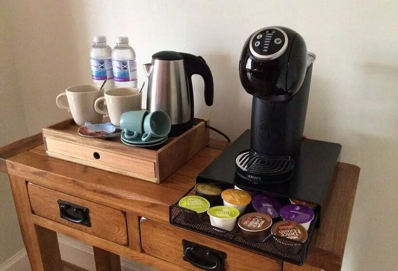 Bridgend House B & B