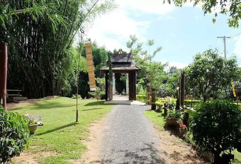 Hotelli Baan Ta Auan Resort