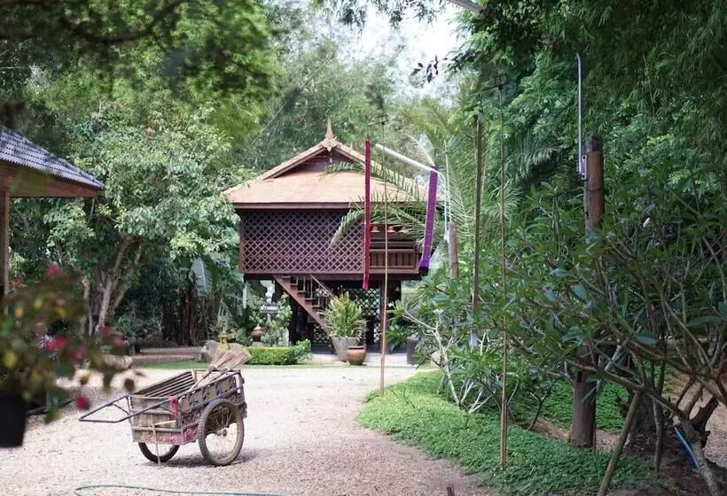 Hotelli Baan Ta Auan Resort