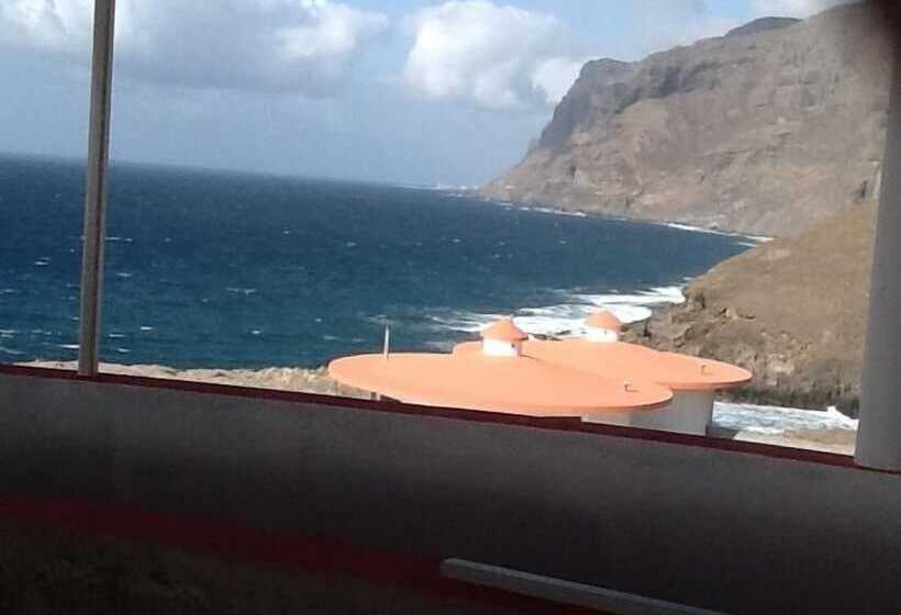 هتل Questel Bronq