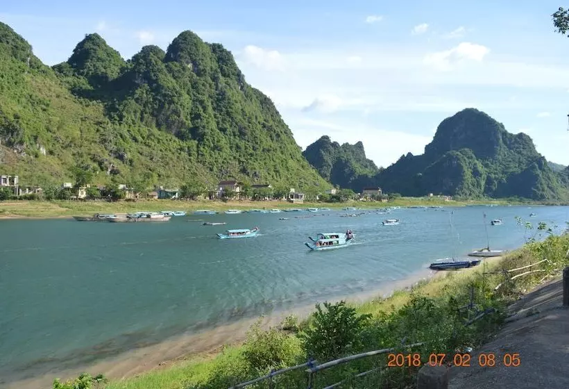 هتل Son Doong Riverside Homestay