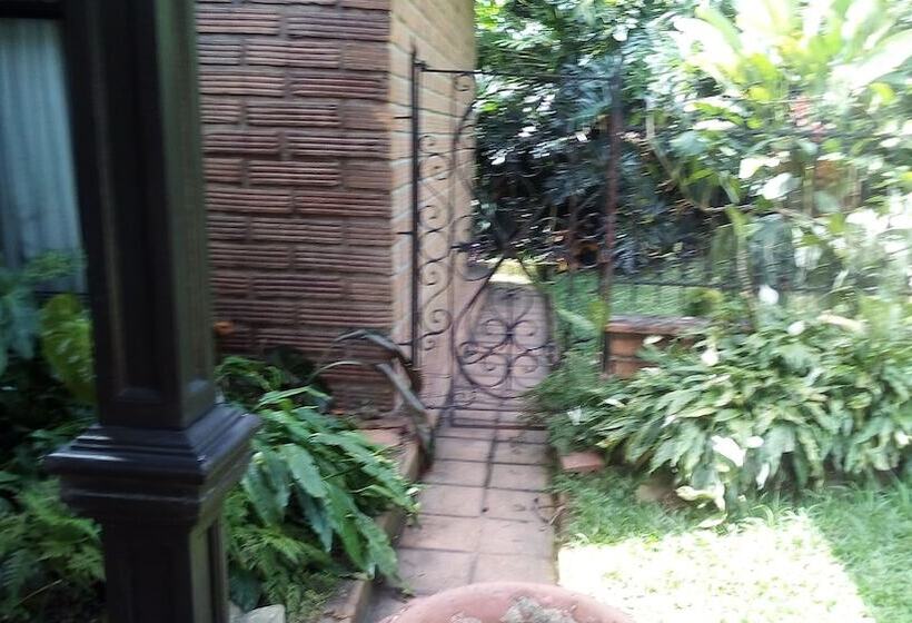 بنسيون Country House Poblado