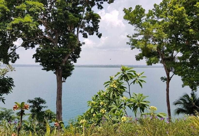 پانسیون Gucumatz Lakeside Inn