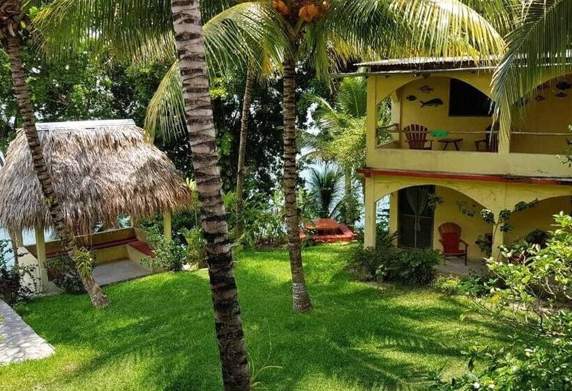 پانسیون Gucumatz Lakeside Inn