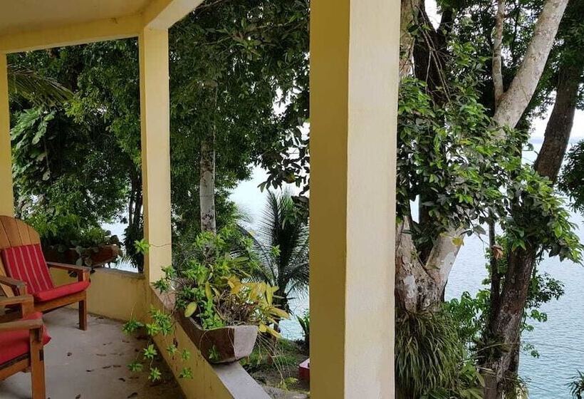 پانسیون Gucumatz Lakeside Inn