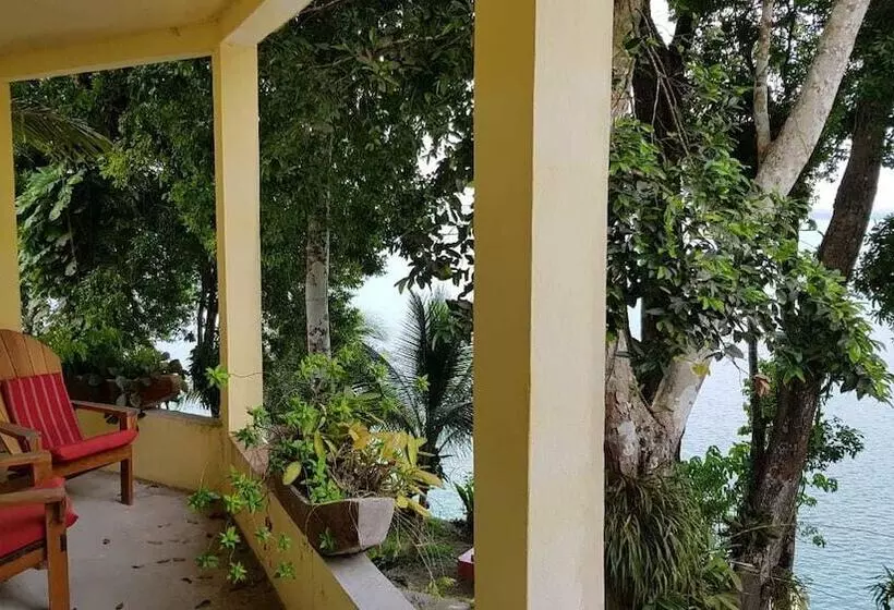 پانسیون Gucumatz Lakeside Inn
