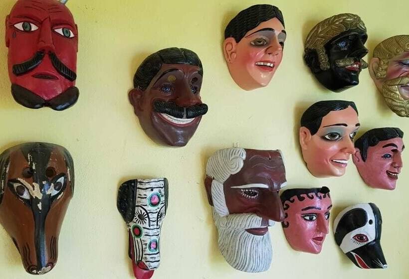 پانسیون Gucumatz Lakeside Inn