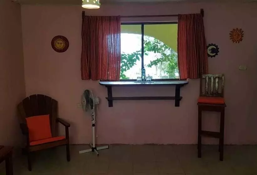 پانسیون Gucumatz Lakeside Inn
