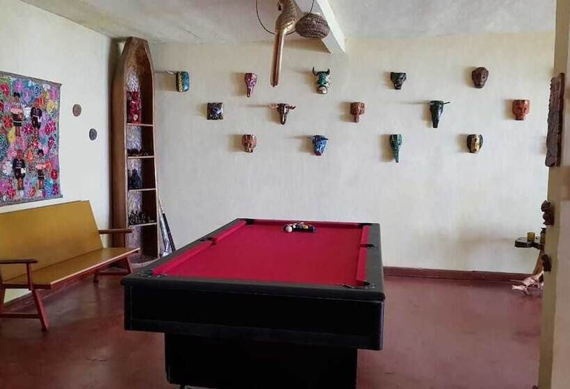 پانسیون Gucumatz Lakeside Inn