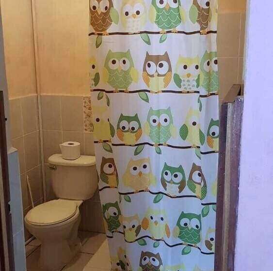 پانسیون Gucumatz Lakeside Inn