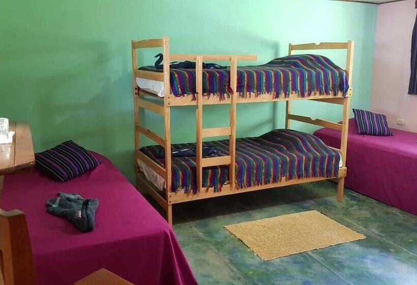 پانسیون Gucumatz Lakeside Inn