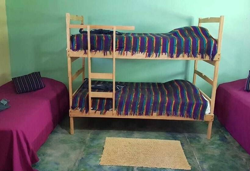 پانسیون Gucumatz Lakeside Inn