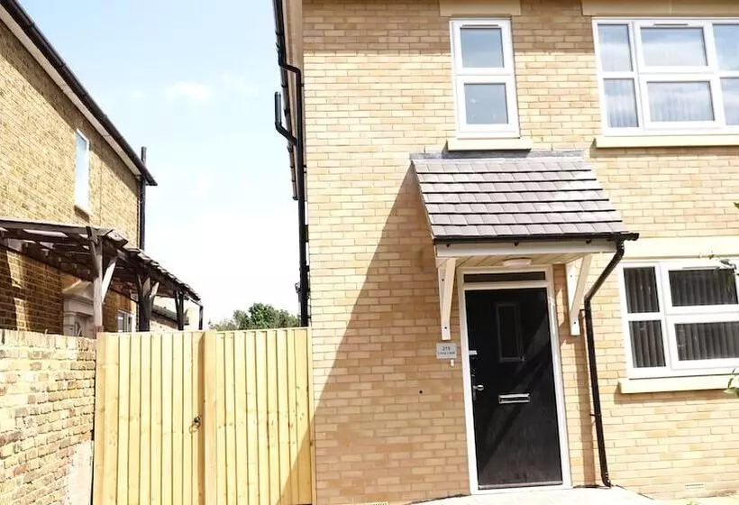 Residenssi Heathrow Ensuite Rooms