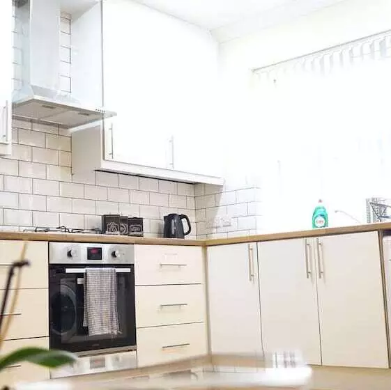 Residenssi Heathrow Ensuite Rooms