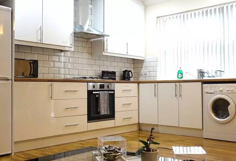 Residenssi Heathrow Ensuite Rooms