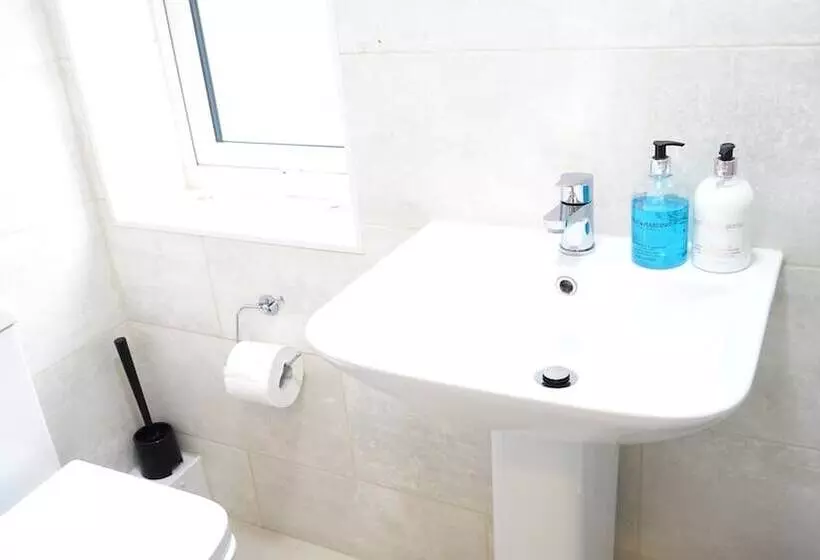 Residenssi Heathrow Ensuite Rooms