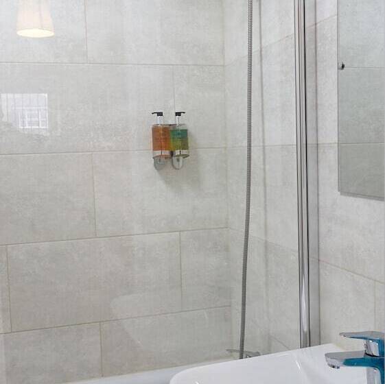 דירת נופש Heathrow Ensuite Rooms