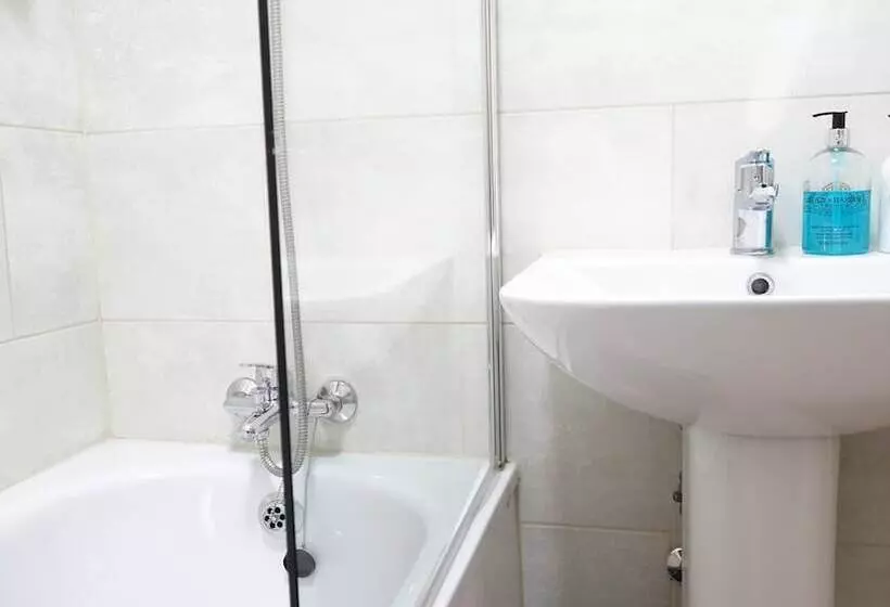 Residenssi Heathrow Ensuite Rooms