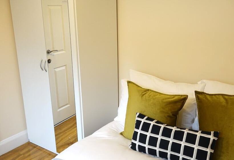 דירת נופש Heathrow Ensuite Rooms
