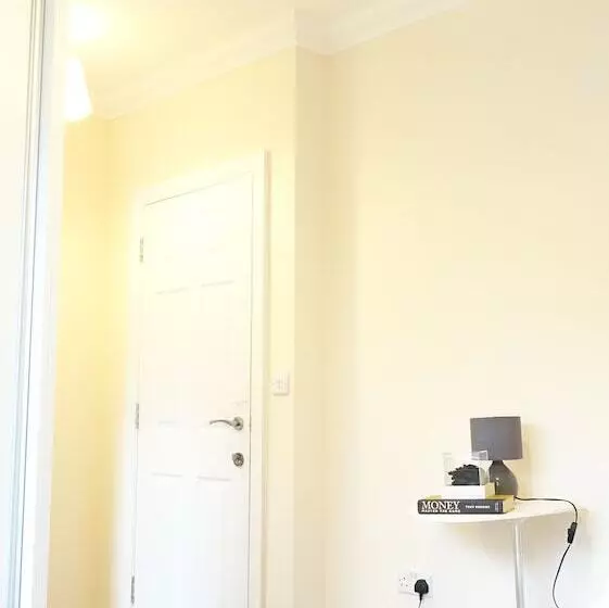 Residenssi Heathrow Ensuite Rooms