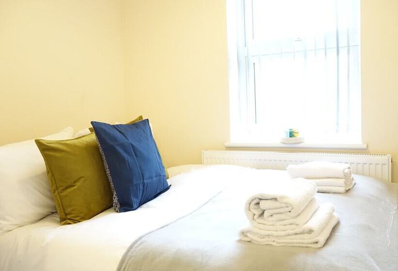 דירת נופש Heathrow Ensuite Rooms