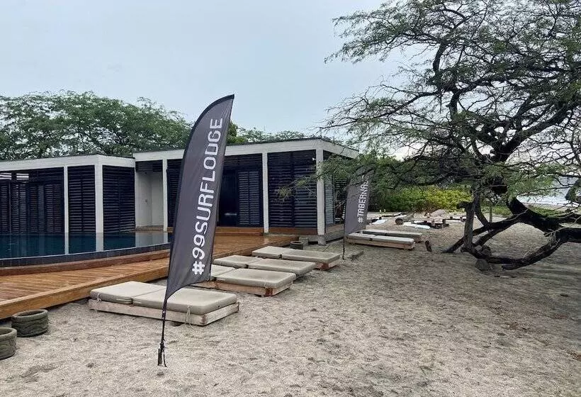 Hotelli 99 Surf Lodge
