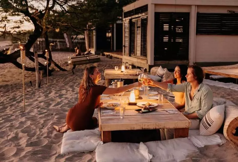 Hotelli 99 Surf Lodge