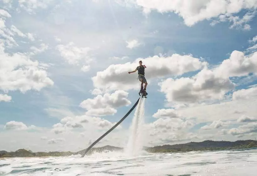 Hotelli 99 Surf Lodge