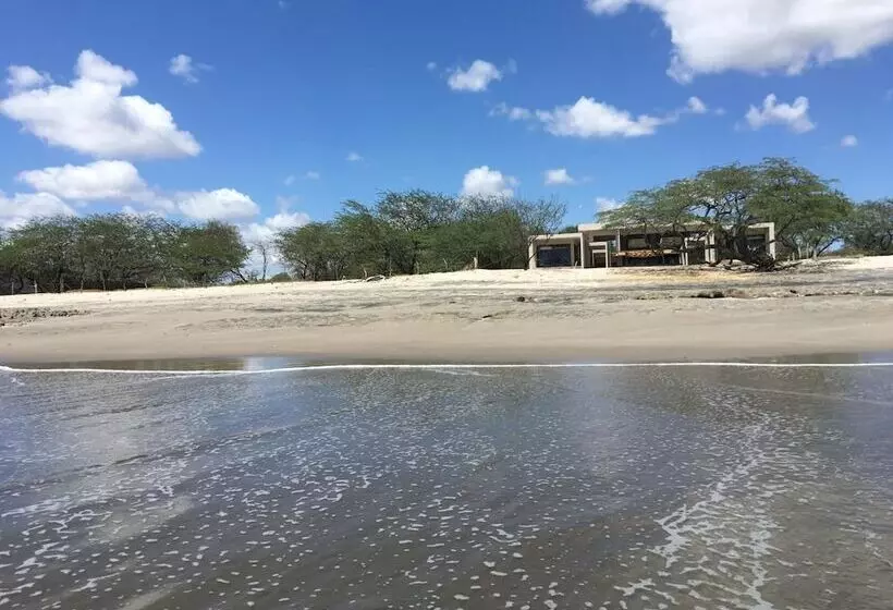 Hotelli 99 Surf Lodge