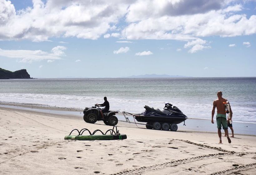 هتل 99 Surf Lodge