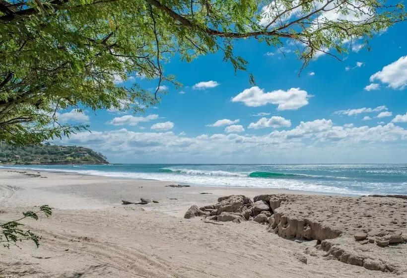 Hotelli 99 Surf Lodge