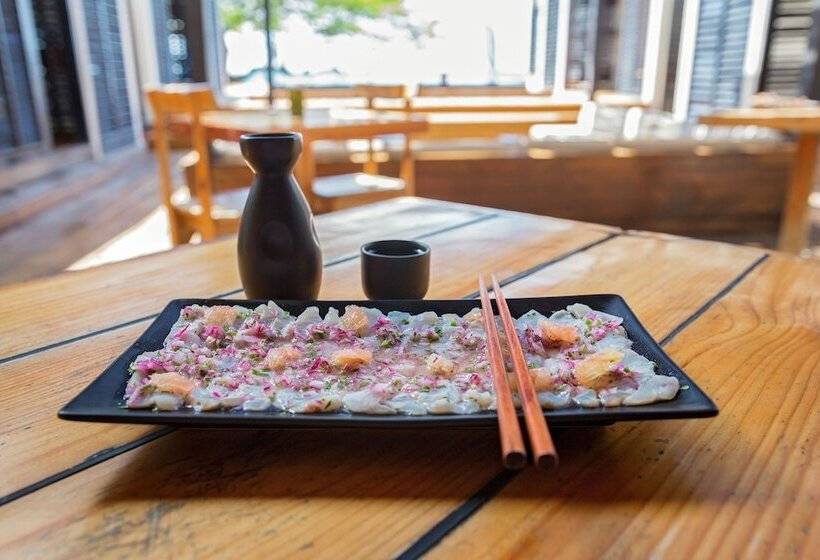 هتل 99 Surf Lodge