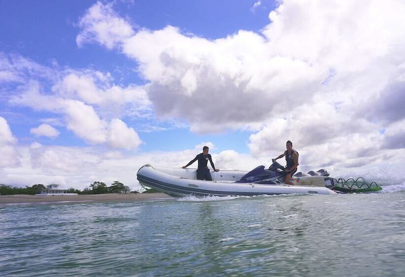 هتل 99 Surf Lodge