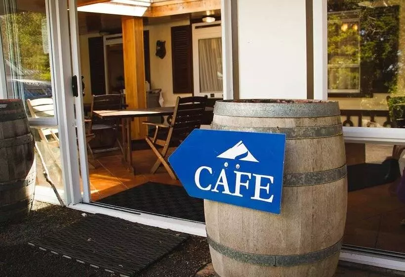 Hotelli Dawson Falls Mountain Lodge