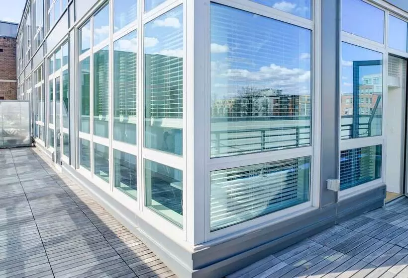 هتل Heaven On Midtown Fully Furnished Apts