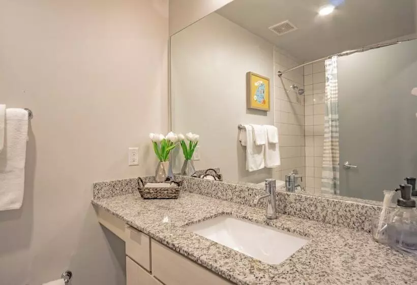 هتل Heaven On Midtown Fully Furnished Apts