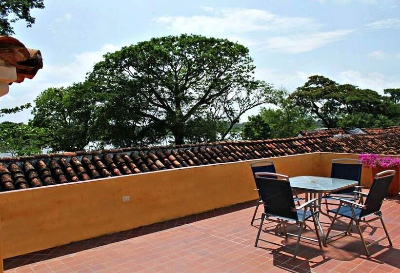 هتل La Casa Amarilla