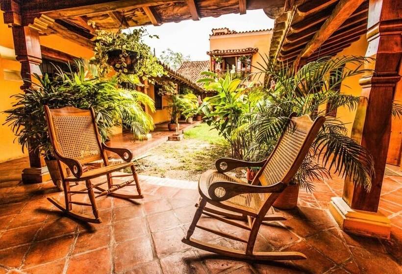 هتل La Casa Amarilla