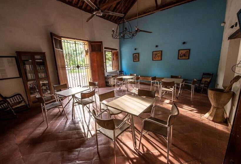 هتل La Casa Amarilla